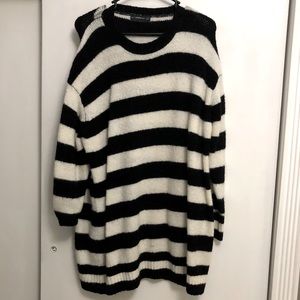 Oversized sweater from Zara . Size medium .